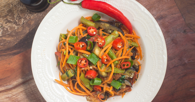 Spaghetti di carote alle verdure brucia calorie