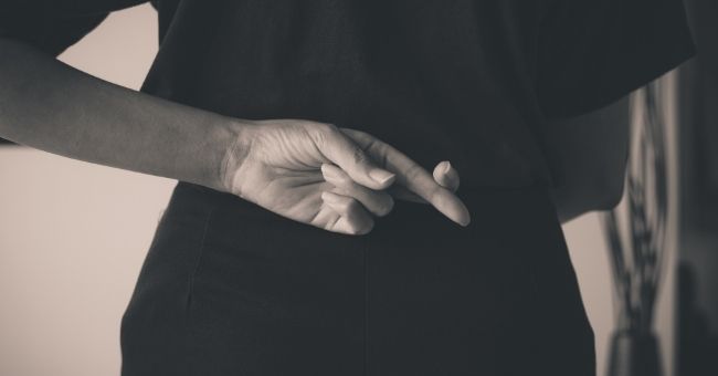 Bugie bianche e bugie nere: che differenza c’è?