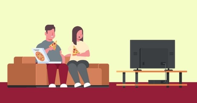 Sovrappeso di coppia: come affrontare la sindrome del divano