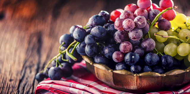 Via la cellulite con i trattamenti all'uva e al vino da fare in casa