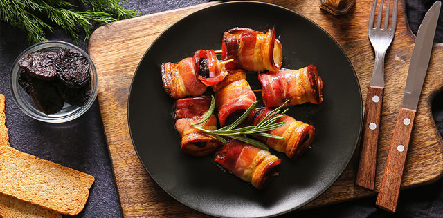 Involtini di prugne e pancetta magra