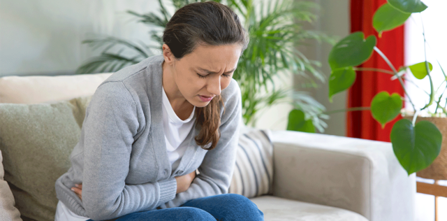 Stitichezza da stress: cos’è, sintomi, cause e rimedi per combatterla