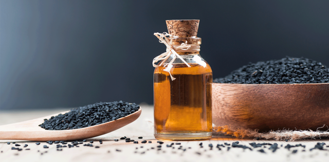 Olio essenziale di Nigella sativa: proprietà, come si usa e benefici per viso e capelli