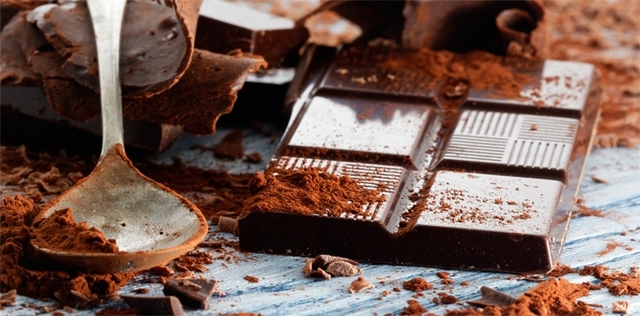 Il cioccolato fondente fa bene al cuore