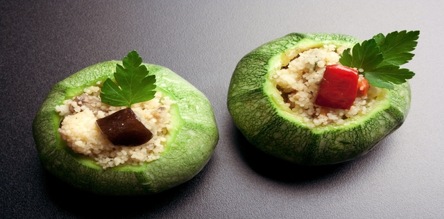 Zucchine rotonde, gamberi e cous cous